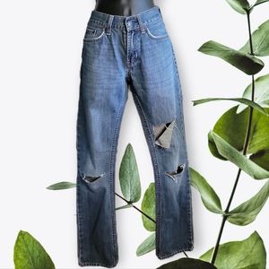 Distressed skinny jeans